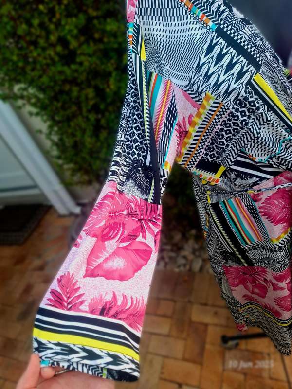 Cathnic below knee dress. Size 18 (20)