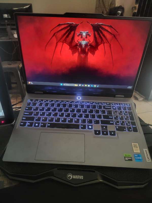 Lenovo LOQ 15IAX9 Gaming Laptop