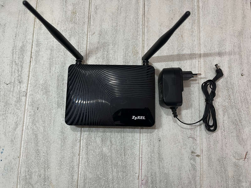 Zyxel AMG1312-T10B  High-Performance ADSL2+ Modem/Router