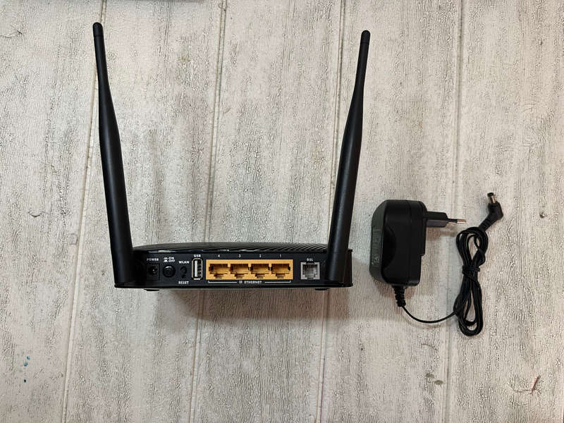 Zyxel AMG1312-T10B  High-Performance ADSL2+ Modem/Router