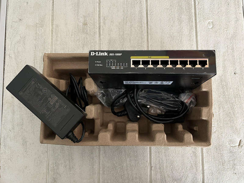 D-Link DGS-1008P 8-Port Gigabit PoE Unmanaged Desktop Switch