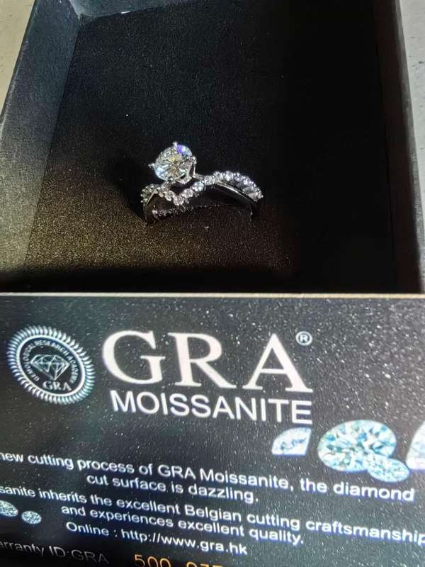 1 CARAT MOISSANITE DIAMOND RING
