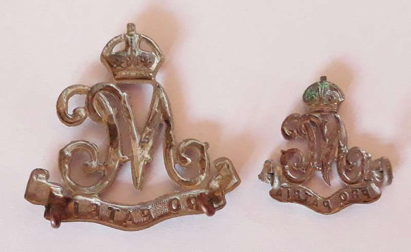 UDF Natal Carbineers Cap and Collar Badges