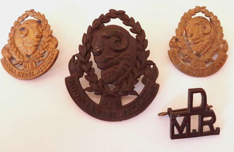 UDF Die Middellandse Regiment Cap, Collars and Shoulder Title Badges
