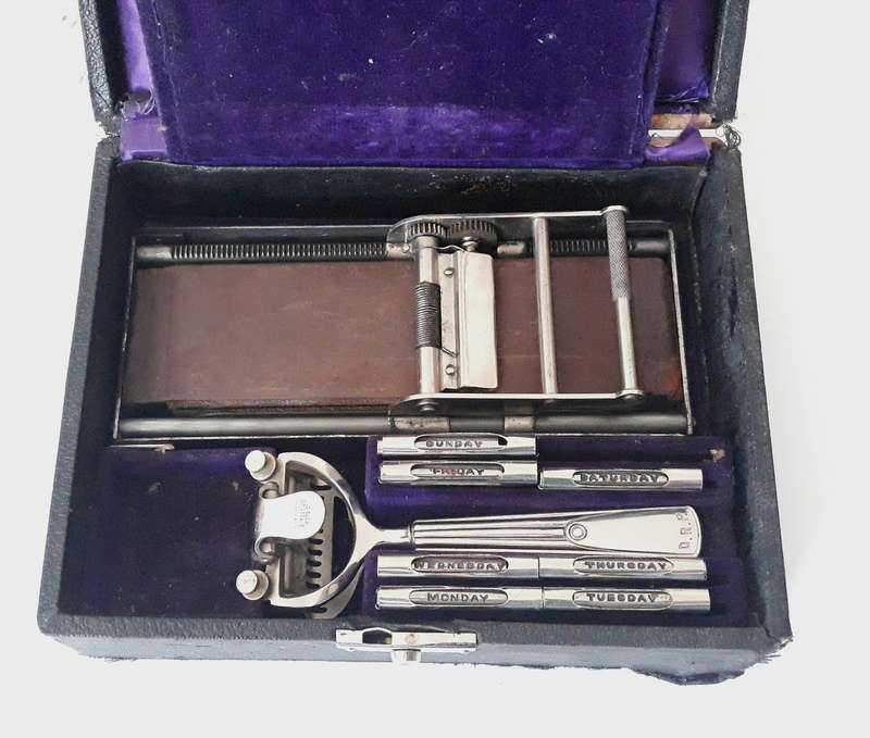 Vintage German Made Mulcuto Seven Day Single Edged Razor Set