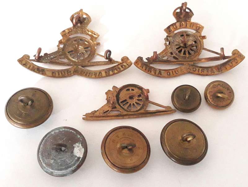 UDF WW2 South African Artillery Cap Badges and Button Lot