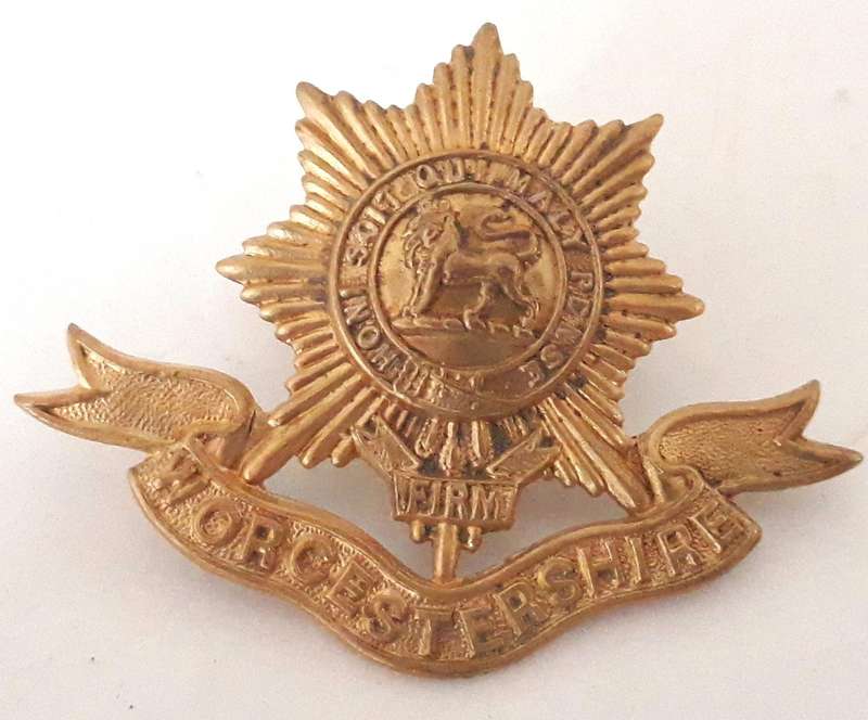 British WW1 and Earlier Worcestershire Regiment Field Service Cap Badge