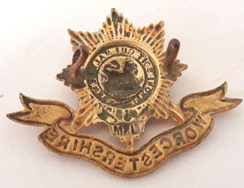 British WW1 and Earlier Worcestershire Regiment Field Service Cap Badge
