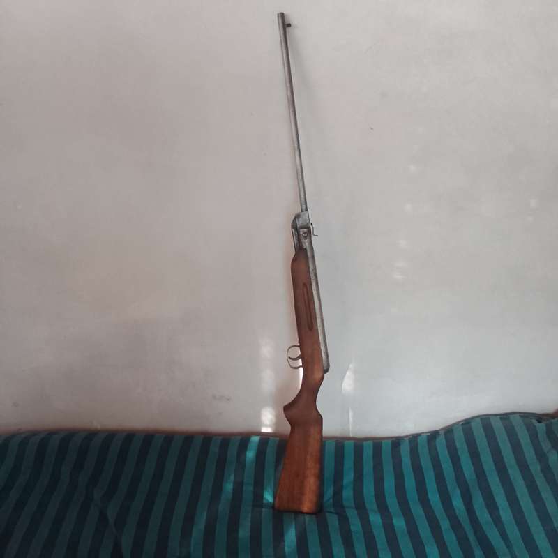 Very Rear Vintage Air Rifle cal 4.5 mm Slovia 620 made in Czechoslovakia working!! Read description