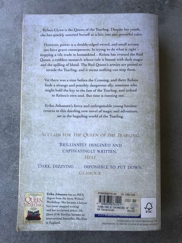 The Invasion of the Tearling (Tearling Trilogy #2) by Erika Johansen [Large Paperback: Good]