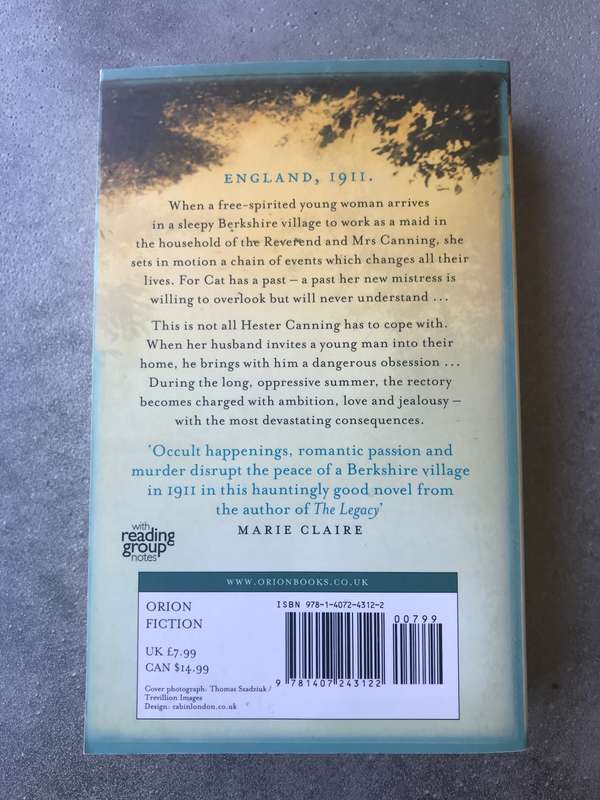 The Unseen by Katherine Webb [Paperback: Like New]