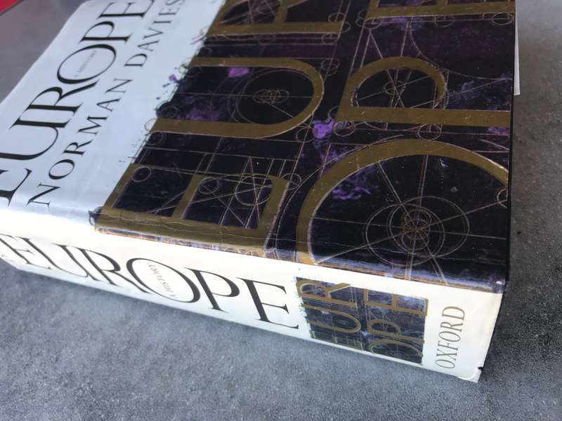 Europe: A History by Norman Davies [Hardcover: Very Good]