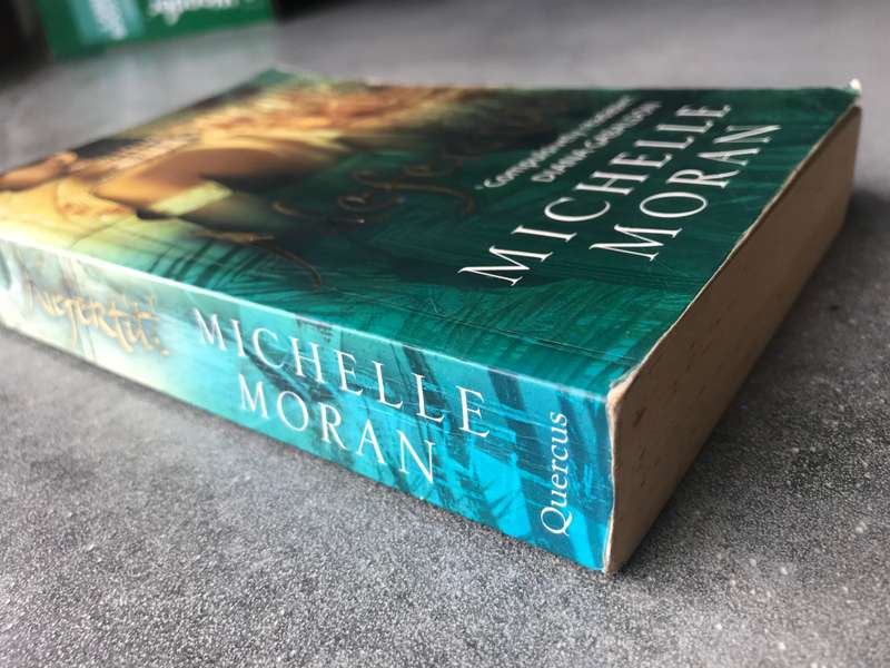Nefertiti by Michelle Moran [Paperback: Average]