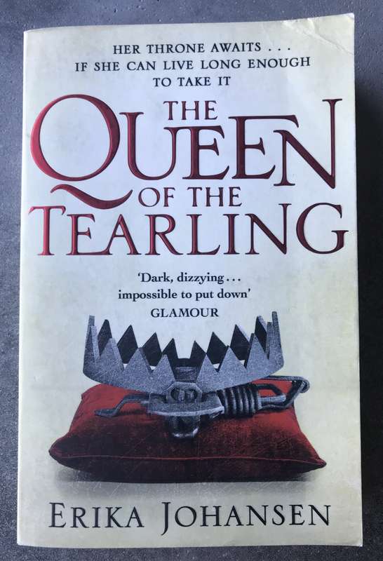 The Queen of the Tearling (Tearling Trilogy #1) by Erika Johansen [Paperback: Very Good]