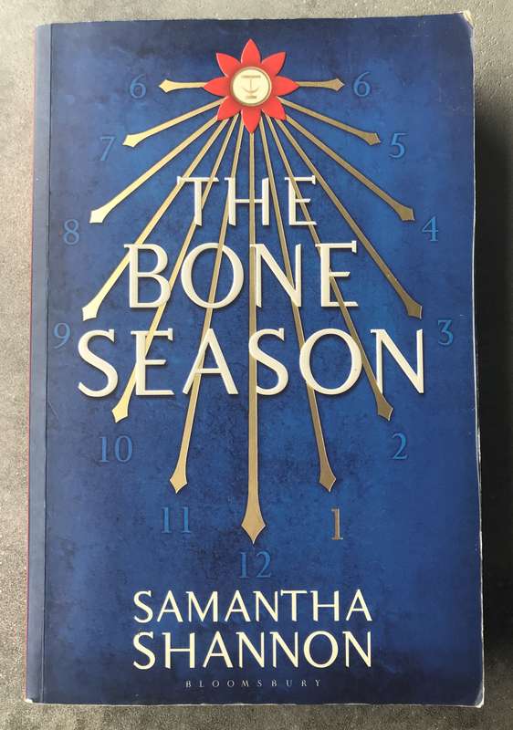The Bone Season (Bone Season #1) by Samantha Shannon [Large Paperback: Average]
