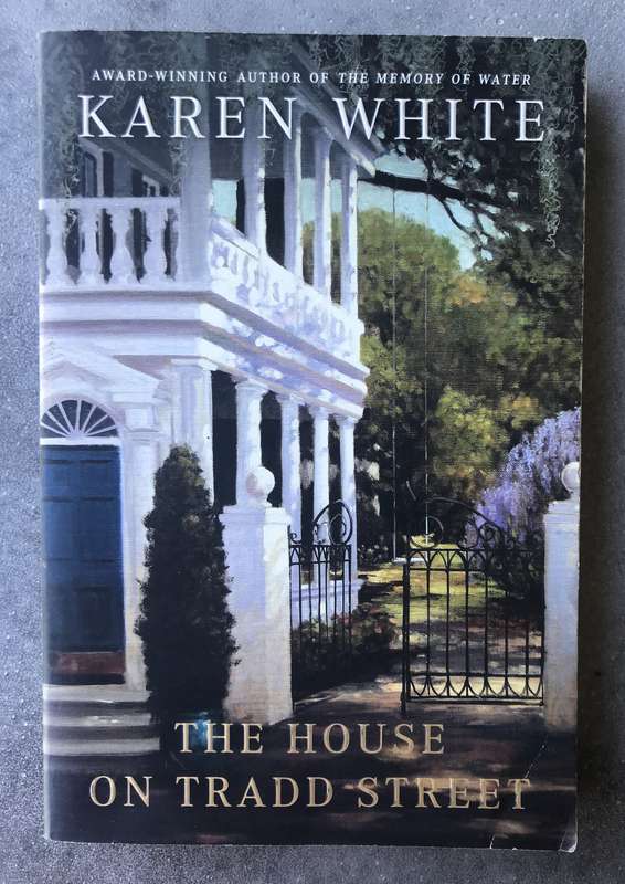 The House on Tradd Street (Tradd Street #1) by Karen White [Paperback: Good]