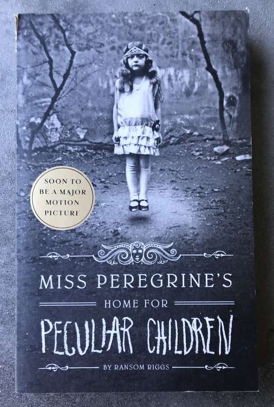 Miss Peregrine's Home for Peculiar Children (#1) by Ransom Riggs [Paperback: Very Good]