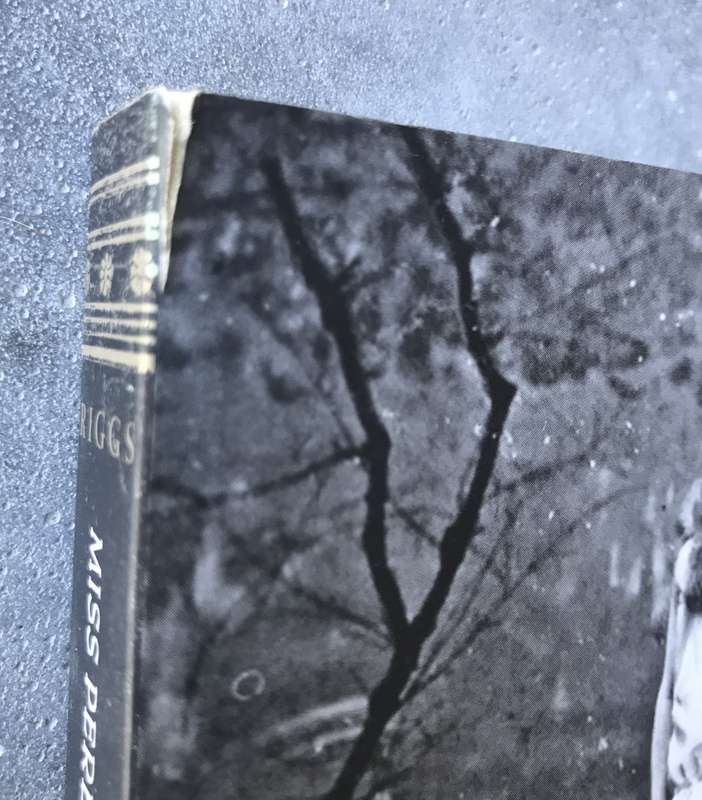 Miss Peregrine's Home for Peculiar Children (#1) by Ransom Riggs [Paperback: Very Good]