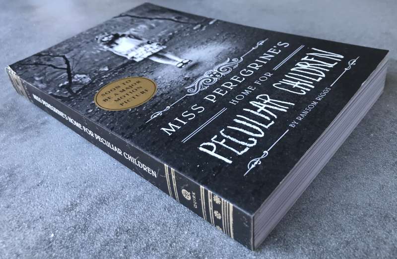 Miss Peregrine's Home for Peculiar Children (#1) by Ransom Riggs [Paperback: Very Good]