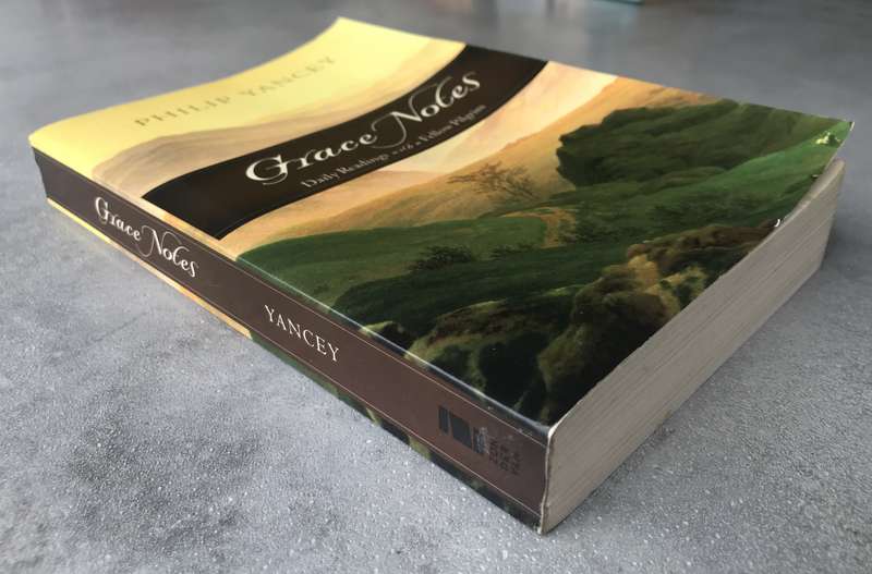 Grace Notes: Daily Readings with a Fellow Pilgrim by Philip Yancey [Paperback: Average]