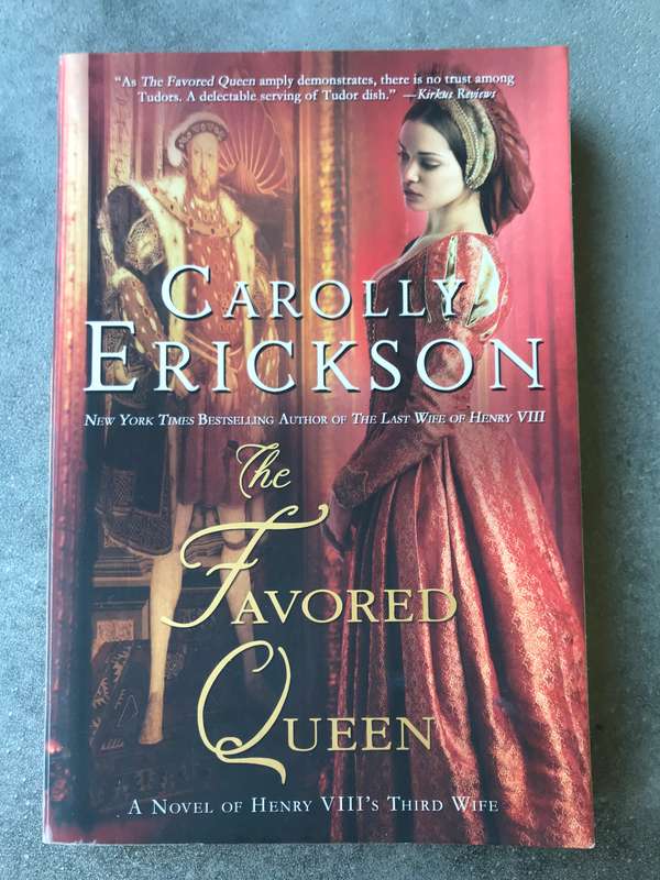 The Favored Queen by Carolly Erickson [Paperback: Good]