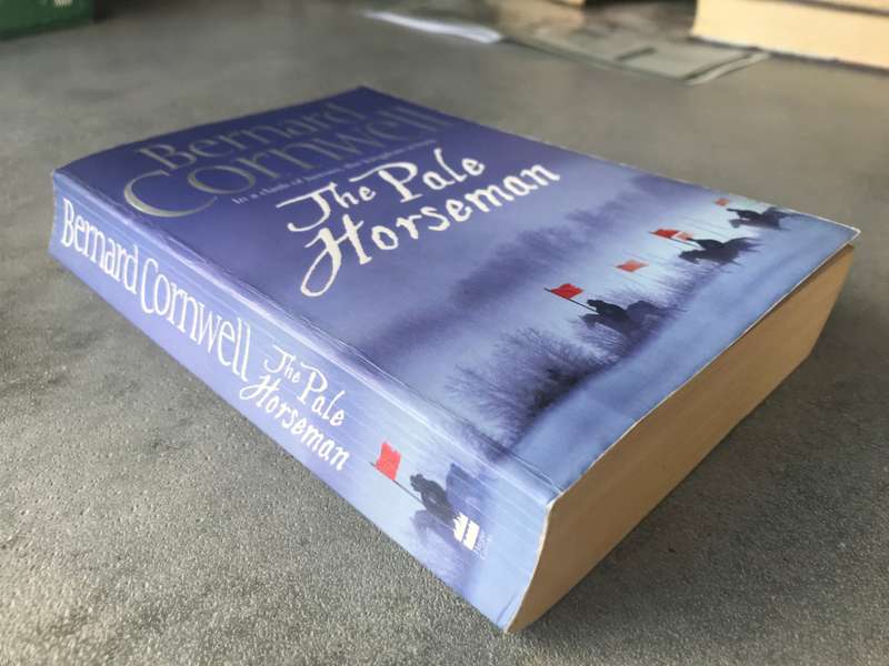 The Pale Horseman (The Last Kingdom #2) by Bernard Cornwell [Paperback: Good]