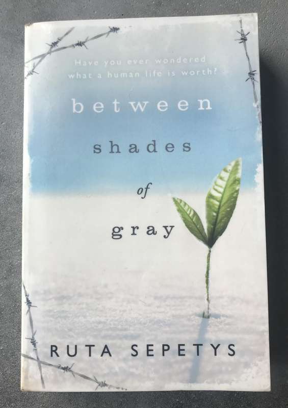Between Shades of Gray by Ruta Sepetys [Paperback: Good]
