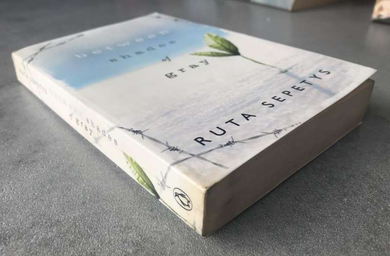 Between Shades of Gray by Ruta Sepetys [Paperback: Good]