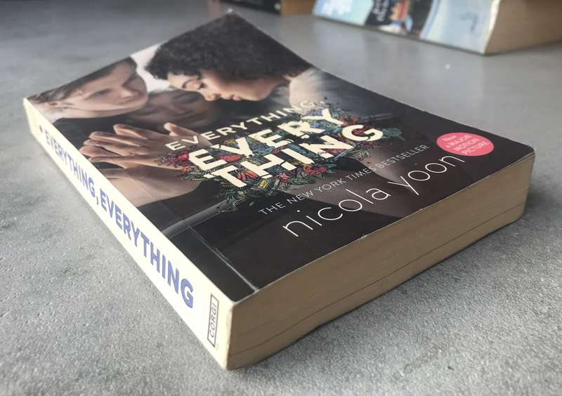 Everything, Everything by Nicola Yoon [Paperback: Average]