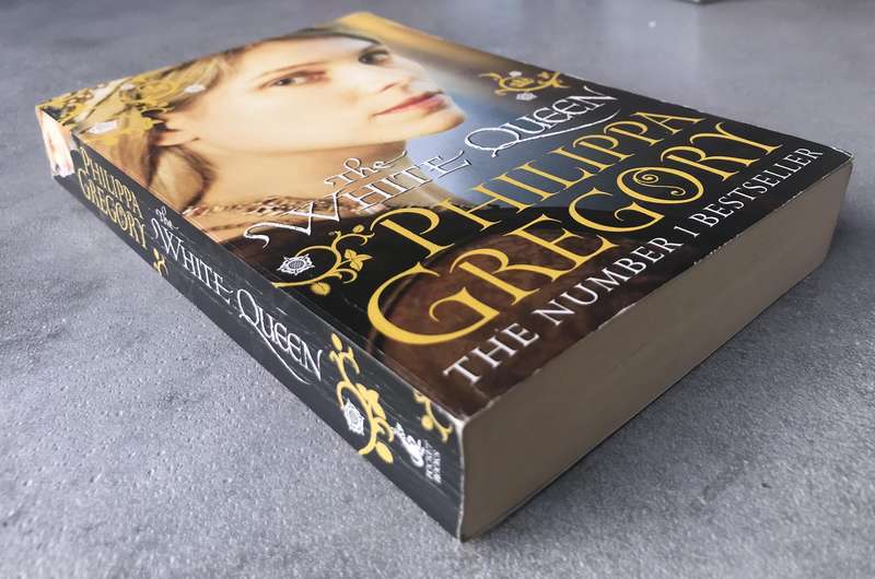 The White Queen (Plantagenet & Tudor Novels #2) by Philippa Gregory [Paperback: Very Good]