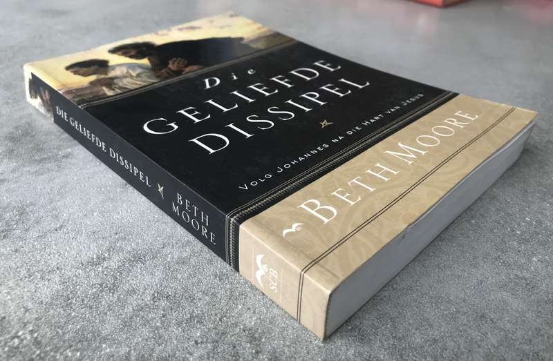Die Geliefde Dissipel by Beth Moore [Large Paperback: Excellent]