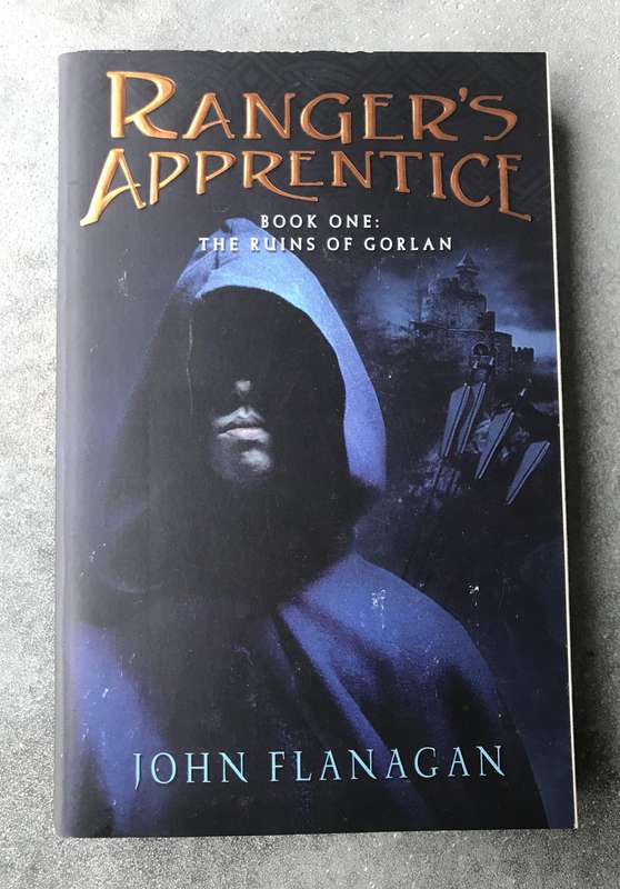 The Ruins of Gorlan (Ranger's Apprentice #1) by John Flanagan [Paperback: Excellent]