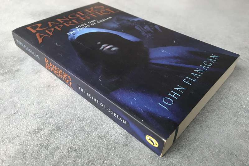 The Ruins of Gorlan (Ranger's Apprentice #1) by John Flanagan [Paperback: Excellent]