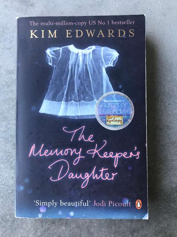 The Memory Keeper's Daughter by Kim Edwards [Paperback: Average]