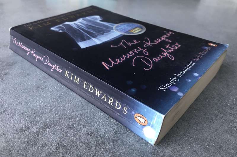 The Memory Keeper's Daughter by Kim Edwards [Paperback: Average]