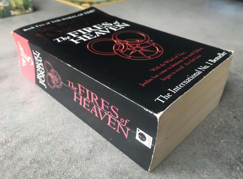The Fires of Heaven (Wheel of Time #5) by Robert Jordan [Paperback: Very Good]