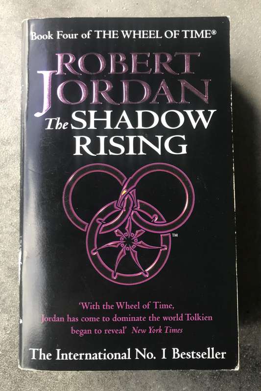 The Shadow Rising (Wheel of Time #4) by Robert Jordan [Paperback: Very Good]