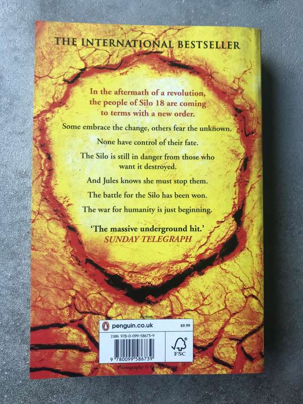 Dust (Silo #3) by Hugh Howey [Paperback: Like New]