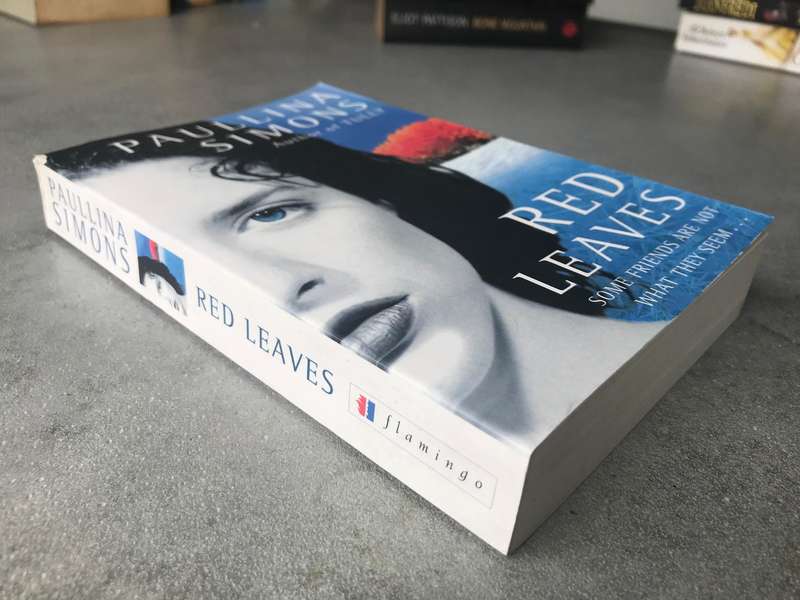 Red Leaves by Paullina Simons [Paperback: Like New]