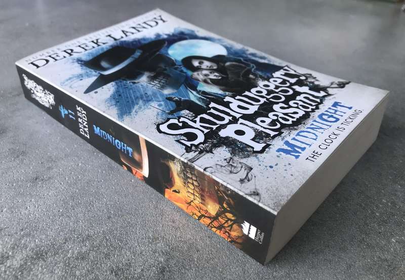 Midnight (Skulduggery Pleasant #11) by Derek Landy [Paperback: Like New]