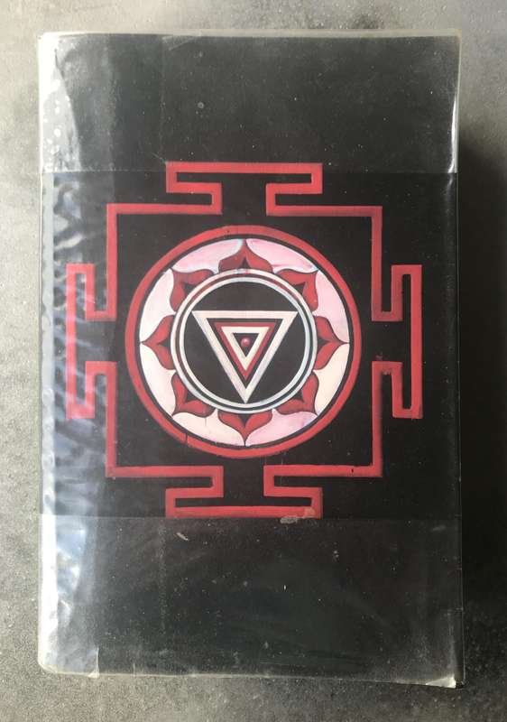 The Mountain Shadow (Shantaram #2) by Gregory David Roberts [Large Paperback: Good]