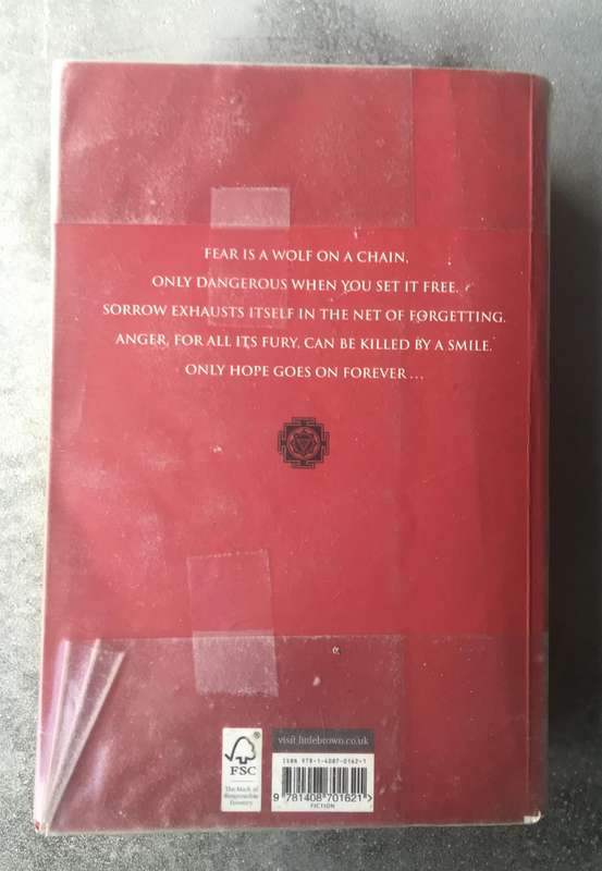 The Mountain Shadow (Shantaram #2) by Gregory David Roberts [Large Paperback: Good]