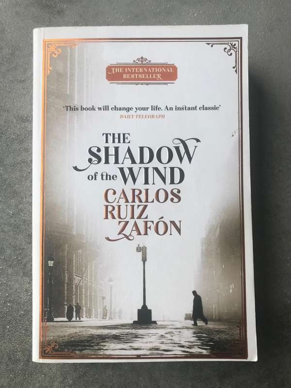 The Shadow of the Wind (Cemetery of Forgotten Books #1) by Carlos Ruiz Zafón [Paperback: Very Good]