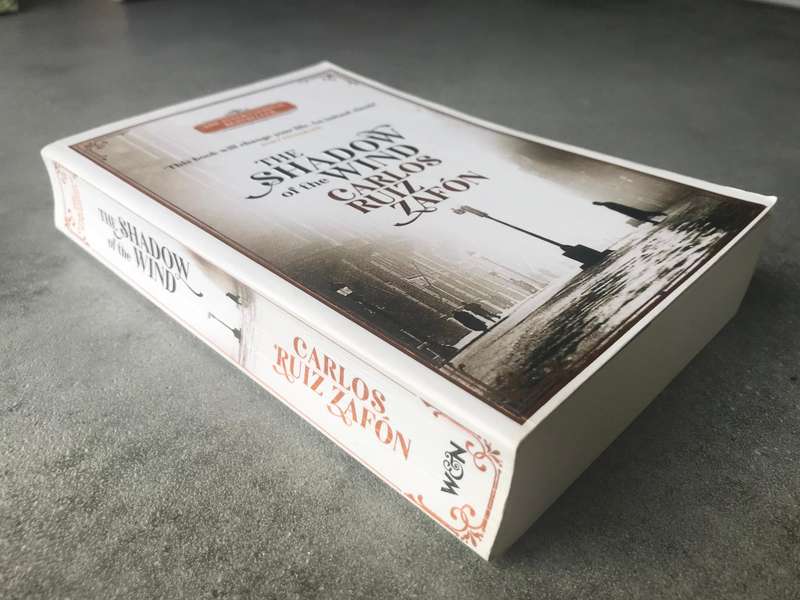 The Shadow of the Wind (Cemetery of Forgotten Books #1) by Carlos Ruiz Zafón [Paperback: Very Good]