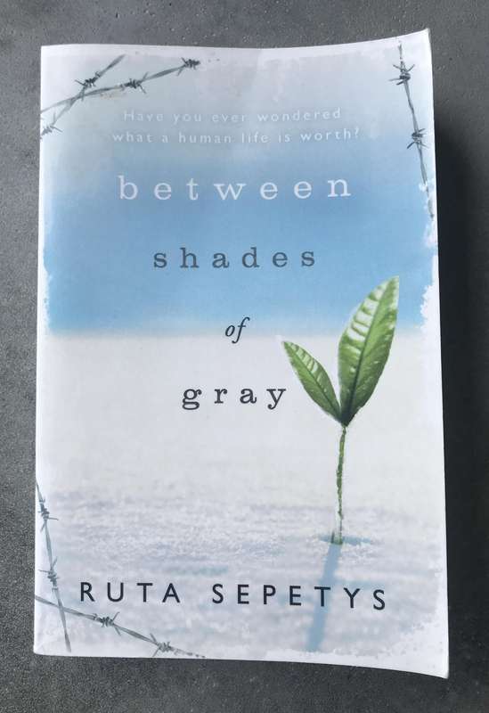 Between Shades of Gray by Ruta Sepetys [Paperback: Very Good]