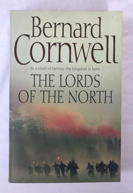 Lords of the North (The Last Kingdom #3) by Bernard Cornwell [Large Paperback: Very Good]