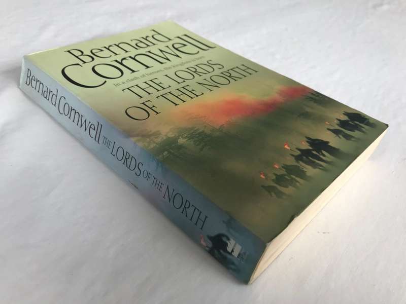 Lords of the North (The Last Kingdom #3) by Bernard Cornwell [Large Paperback: Very Good]