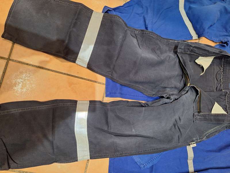 5 x Overall Pants an 1 x top - Size 40/120102