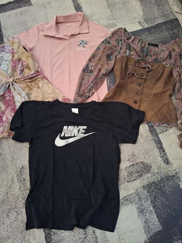 4 pc Ladies tops combo Size small