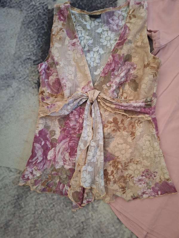 4 pc Ladies tops combo Size small